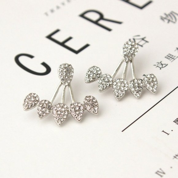 🍀 3/$25!! Silver Pear Shaped Earrings - Picture 3 of 3